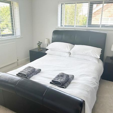 Luxe 5 Bed House In Guildford. Morden Amenities Villa Normandy Eksteriør bilde