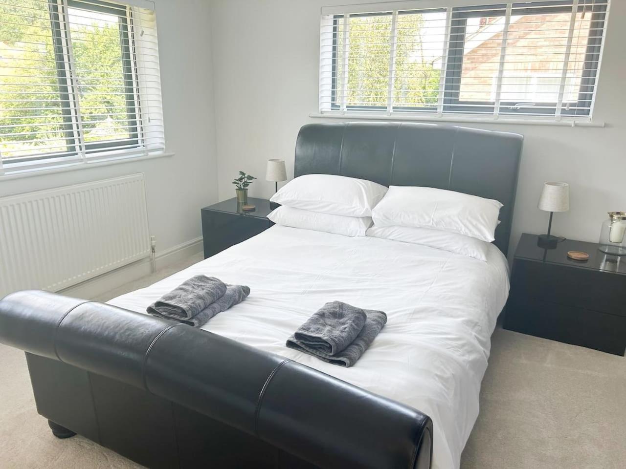 Luxe 5 Bed House In Guildford. Morden Amenities Villa Normandy Eksteriør bilde